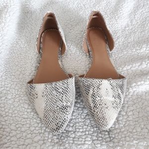 Faux snake skin pointy flats
